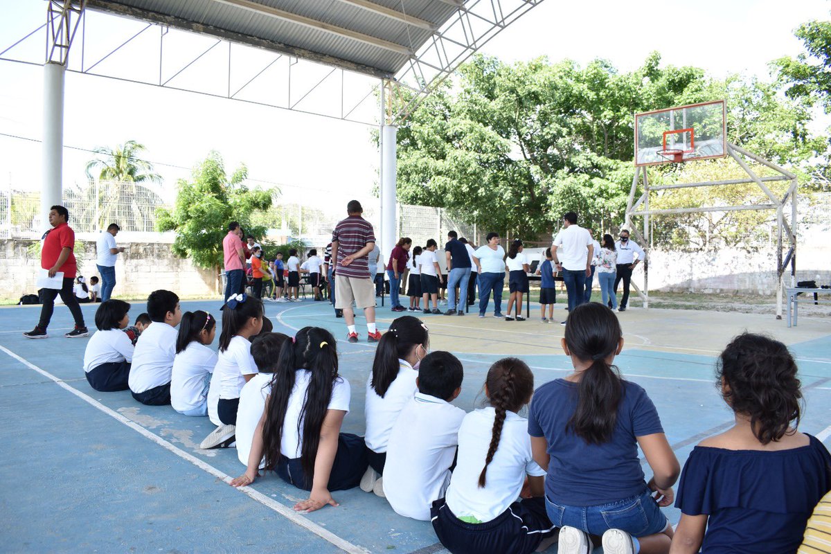 MaraLezama's tweet photo. Para escuchar las voces de nuestras niñas, niños y adolescentes, a fin de detectar y prevenir situaciones de violencia familiar o acoso sexual y escolar, implementamos el programa “Refrendando la Paz”.

A través de este, se conformará un comité entre los estudiantes, se capacitarán y se les brindarán las herramientas para que levanten la voz y sepan que no están solos. Nuestro objetivo es proteger y garantizar el bienestar de nuestra niñez. 

#UnidosParaTransformar