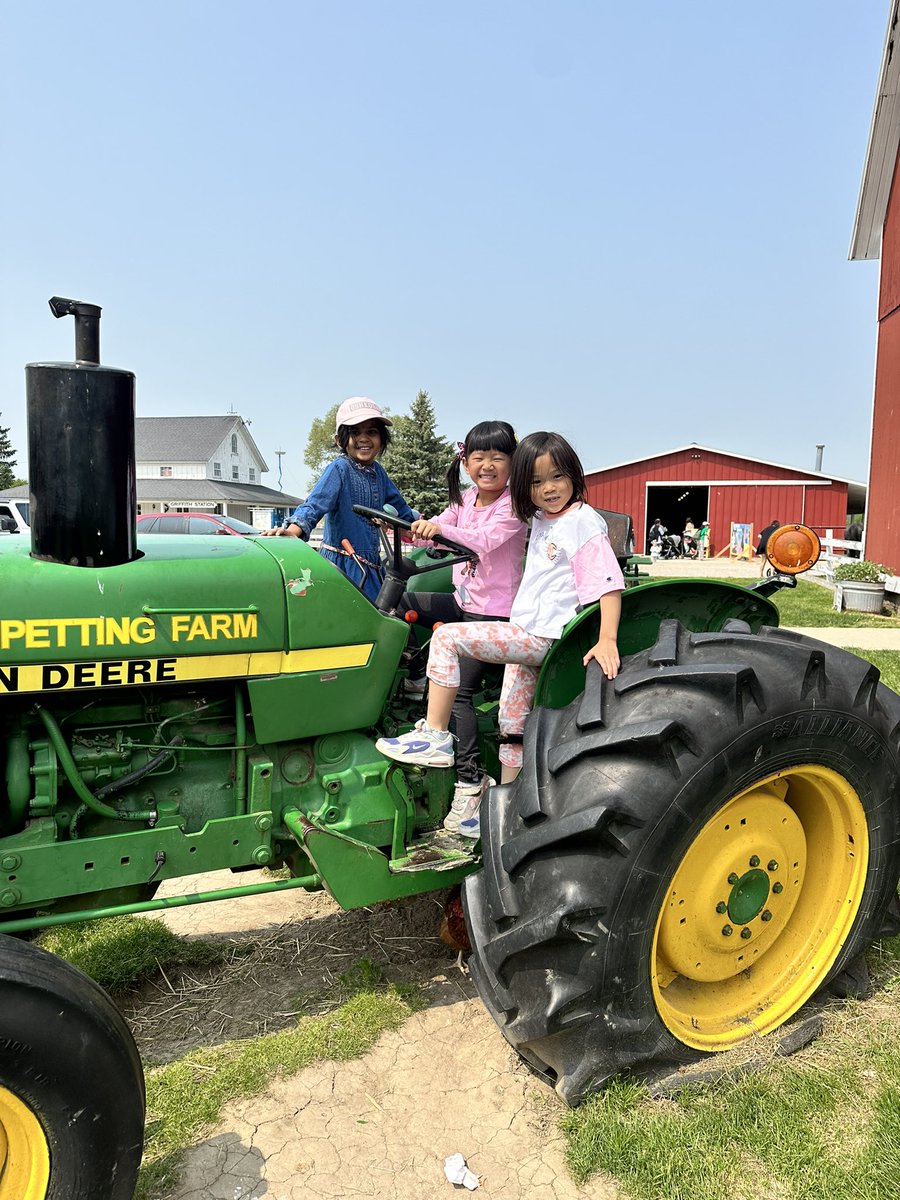 MrsGlowacki's tweet photo. We had a great day at The Petting Farm at Domino’s Farms! Students connected what they learned about the parts of animals and what they need to live in science to the animals we saw. https://t.co/721cBbFnG9