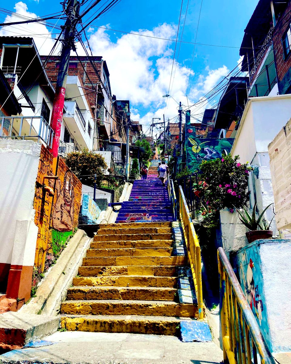 lyosapp's tweet photo. More Communa 13 Medellín 🇨🇴 #communa13 #medellin #colombia #streetart #graffiti #views #backpacker #backpackingsouthamerica #nomad #digitalnomad #mochileros #travel #travelphotography #travelblogger #lyos #liveyourownstory https://t.co/htgR7pEjzV