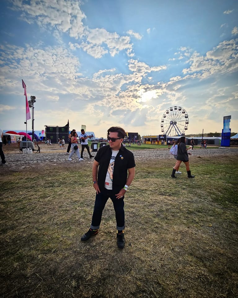 Cuacarraquear2's tweet image. Este tweet se cita con una foto tuya con lentes oscuros. 😎