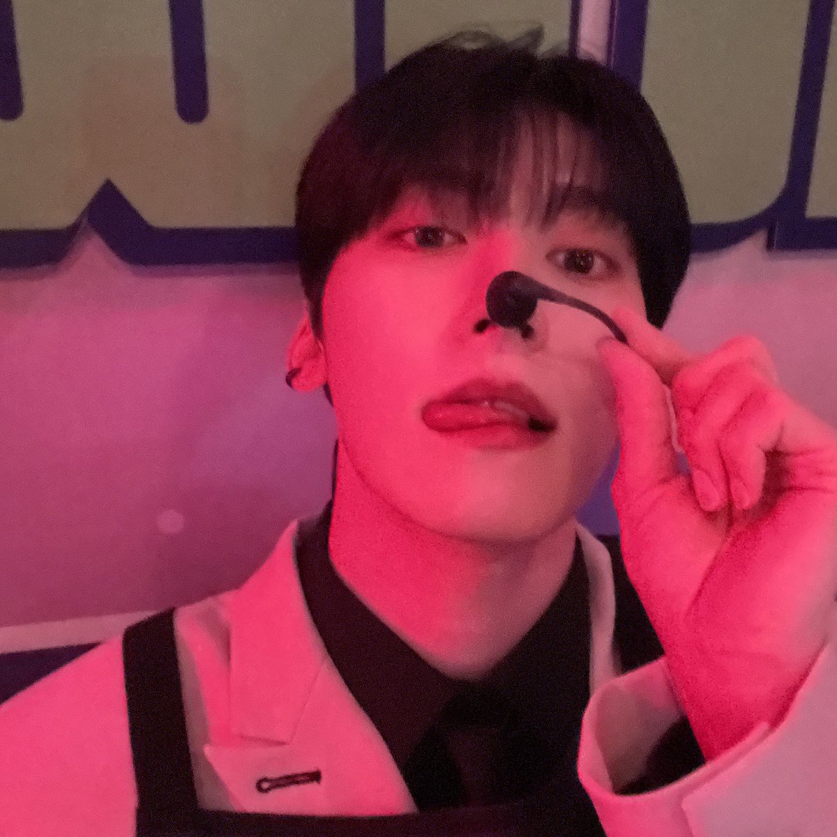 official_ONEUS's tweet photo. [#건희]
벌써 오늘이 막방이네
마지막까지 잘 부탁해🌙🖤 https://t.co/CXJ6xqu4aE