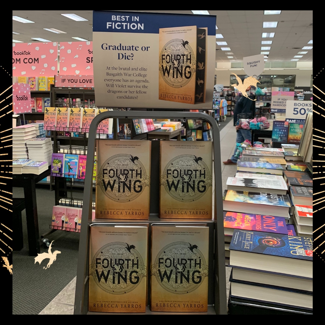 On a #dragonhunt for #FourthWing? This GORGEOUS display at 
@booksamillion was spotted in the wild!
LOVE IT!!!!