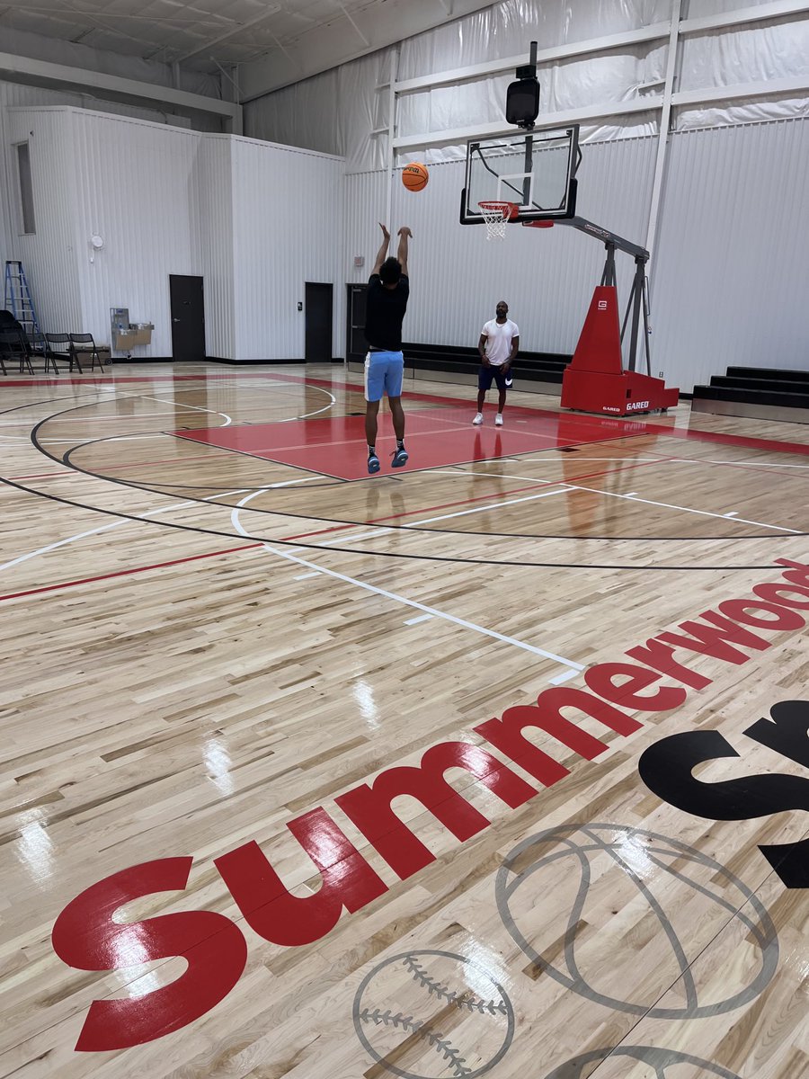 ArkansasHawks's tweet photo. Shooting Coach Imra Ready Sr and Luke Moore putting that extra work in @Summerwood Sports Complex https://t.co/BLHaQBcwQV