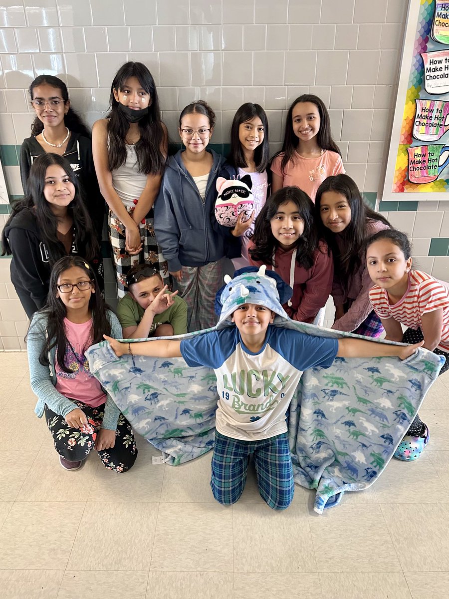 ps70_q's tweet photo. Thanks to the @NYCKidsRISE Save for College Program, our #TEAM70q community, dreams BIG about their future! 💰💸💵#SavingTogether @nycdistrict30 https://t.co/6rLt6cugs9