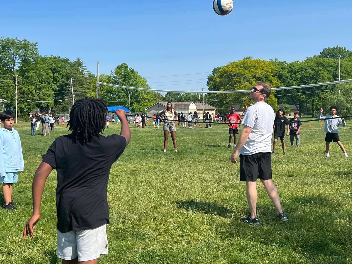 MaryCastleElem's tweet photo. 🌏FIELD DAY🌏 Grades 4️⃣, 5️⃣, 6️⃣
☀️MEC Students had a great morning at Field Day! 22 Stations kept our students active & engaged. Competitive fun had by all! ☀️🏐🏀
#resetMEC https://t.co/nHEk4ZCwhc