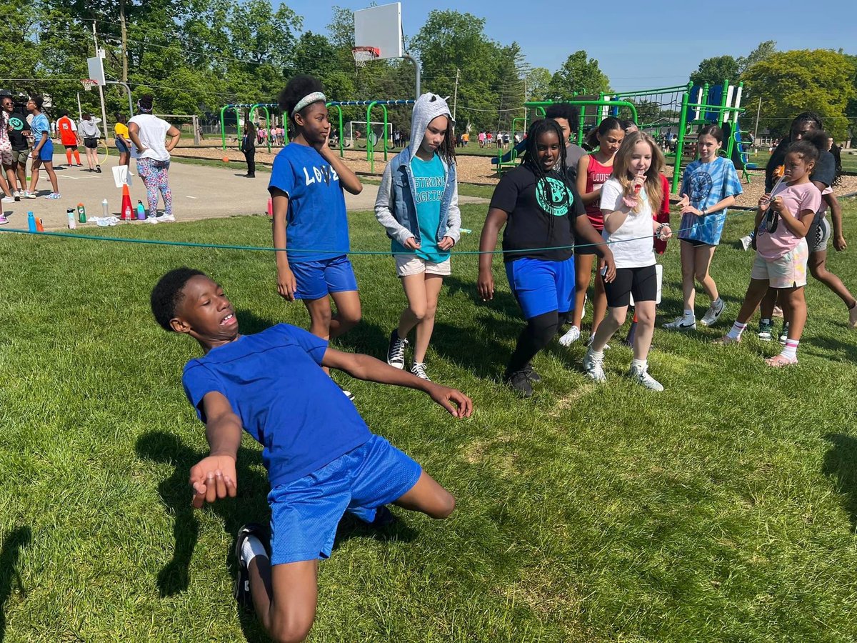 MaryCastleElem's tweet photo. 🌏FIELD DAY🌏 Grades 4️⃣, 5️⃣, 6️⃣
☀️MEC Students had a great morning at Field Day! 22 Stations kept our students active & engaged. Competitive fun had by all! ☀️🏐🏀
#resetMEC https://t.co/nHEk4ZCwhc