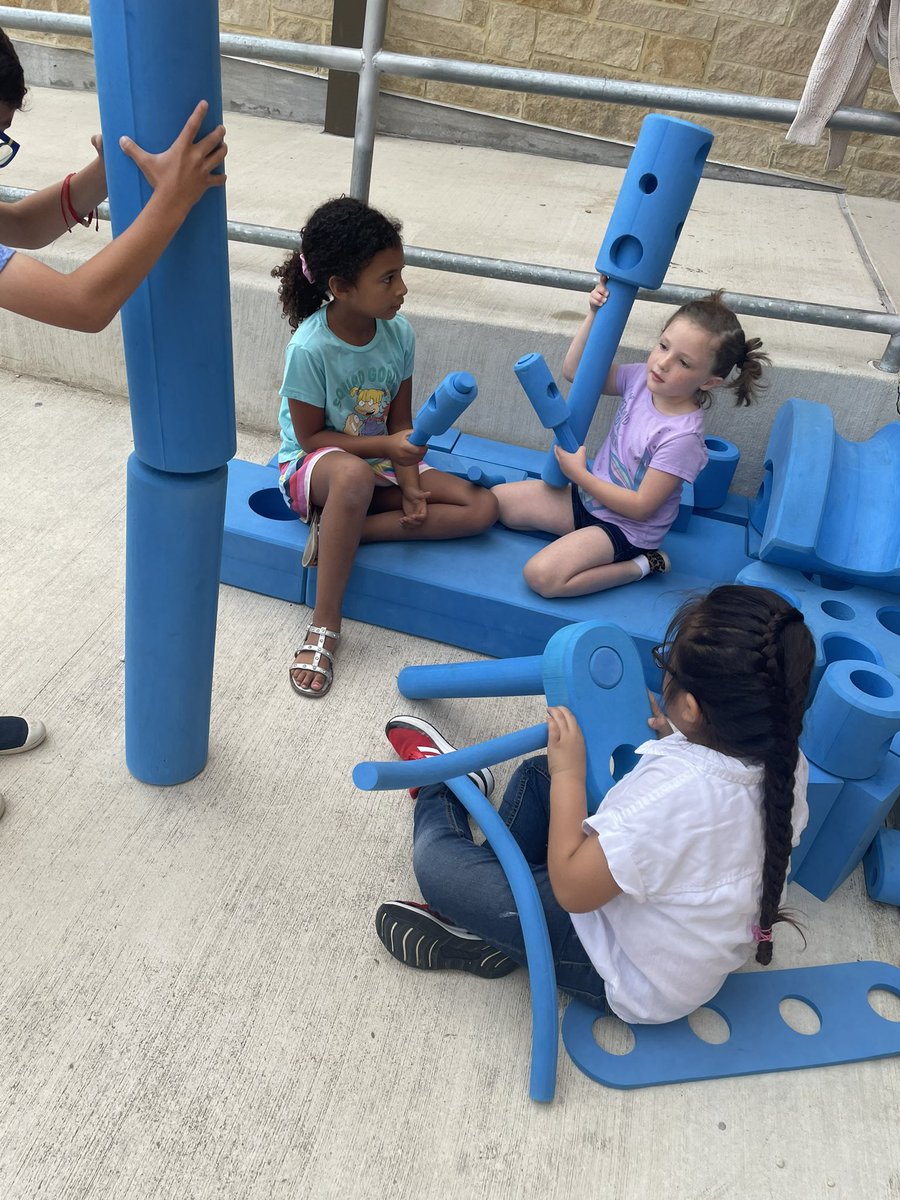 HerffES's tweet image. Nest Fest this morning and a Staff vs. 5th Grade Hockey game this afternoon, we are making every last moment count! #almostsummer #makingmemoriestogether