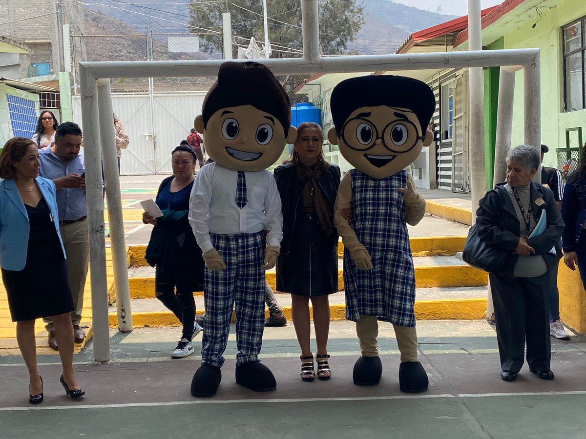 Mtralulusanz's tweet photo. El día hoy fue un gusto recibir a la Lic. Adriana Elizabeth Maria del Pilar Ozuna Rivero, Directora del Convive, en la Feria de Valores "Abriendo Espacios de Paz" 
La paz es el camino que conduce al modelo de Convivencia, al que aspira la humanidad!!! https://t.co/aVk8QaqdKJ