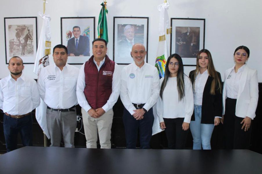 HonorableLibres's tweet photo. Con la visita del Magistrado Presidente, Carlos Palafox Galeana, este día se inauguraron las oficinas del Juzgado Municipal, una gestión más del Presidente Armando Ruíz Solís.
#GobiernoDePuertasAbiertas
#HonestoYTransparente https://t.co/S8CY1ntwOO