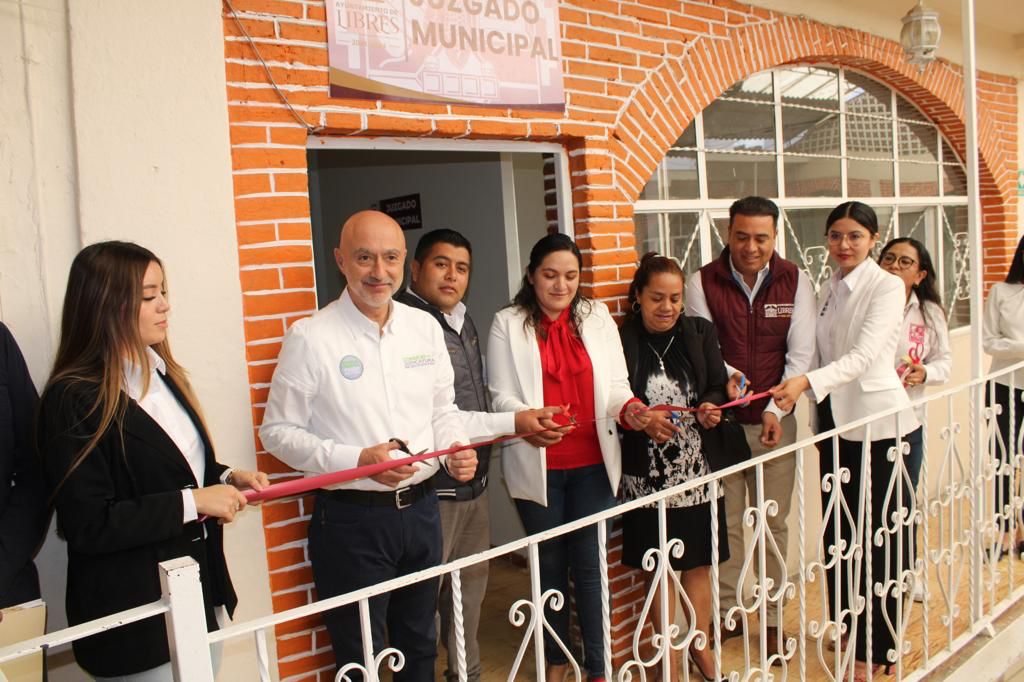 HonorableLibres's tweet photo. Con la visita del Magistrado Presidente, Carlos Palafox Galeana, este día se inauguraron las oficinas del Juzgado Municipal, una gestión más del Presidente Armando Ruíz Solís.
#GobiernoDePuertasAbiertas
#HonestoYTransparente https://t.co/S8CY1ntwOO
