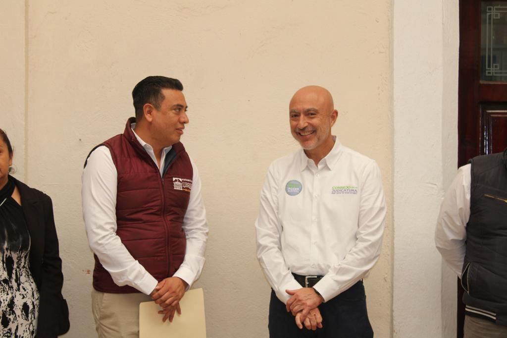 HonorableLibres's tweet photo. Con la visita del Magistrado Presidente, Carlos Palafox Galeana, este día se inauguraron las oficinas del Juzgado Municipal, una gestión más del Presidente Armando Ruíz Solís.
#GobiernoDePuertasAbiertas
#HonestoYTransparente https://t.co/S8CY1ntwOO