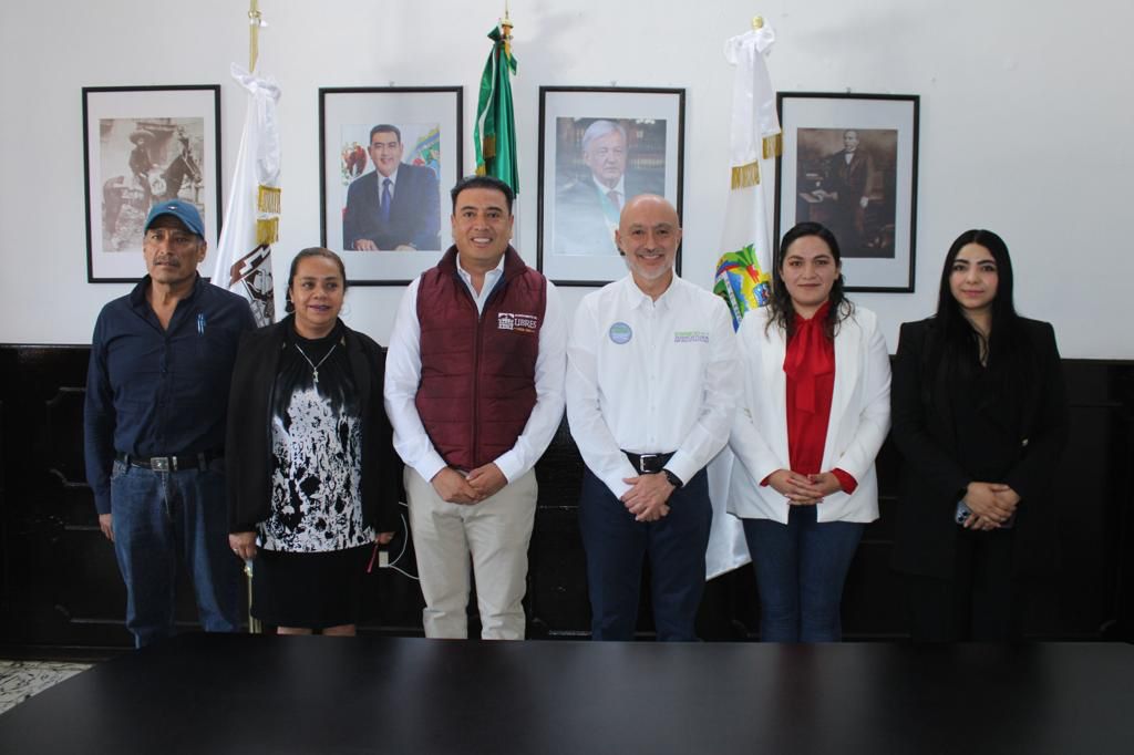 HonorableLibres's tweet photo. Con la visita del Magistrado Presidente, Carlos Palafox Galeana, este día se inauguraron las oficinas del Juzgado Municipal, una gestión más del Presidente Armando Ruíz Solís.
#GobiernoDePuertasAbiertas
#HonestoYTransparente https://t.co/S8CY1ntwOO