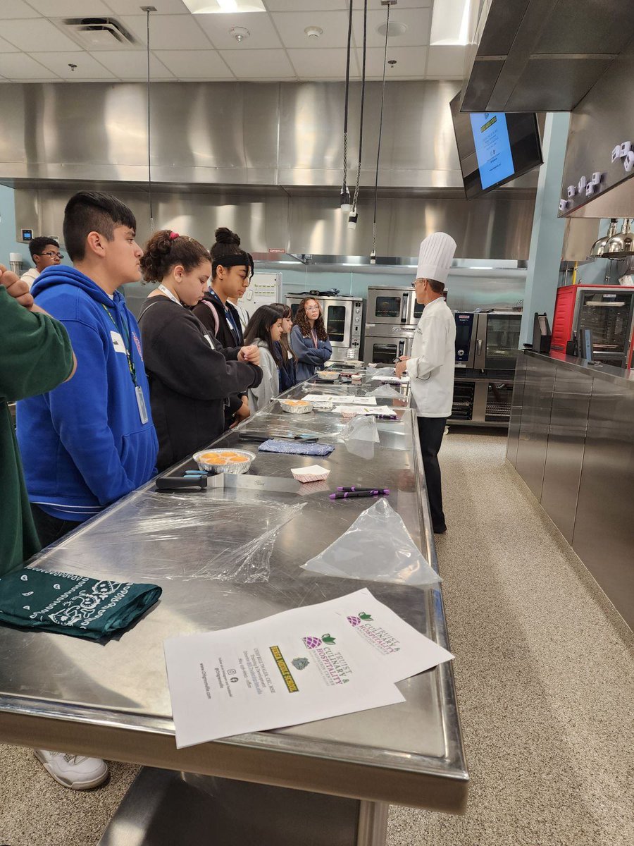 BereaBulldogsMS's tweet photo. ๐AVID traveled to the Truist Culinary and Hospitality Innovation Center for their final field trip of the year!
๐งStudents showed off their communication skills by completing in a blindfold cupcake decorating challenge
#lovesupportaccountability #workhardbekind https://t.co/OWM5Igr97r