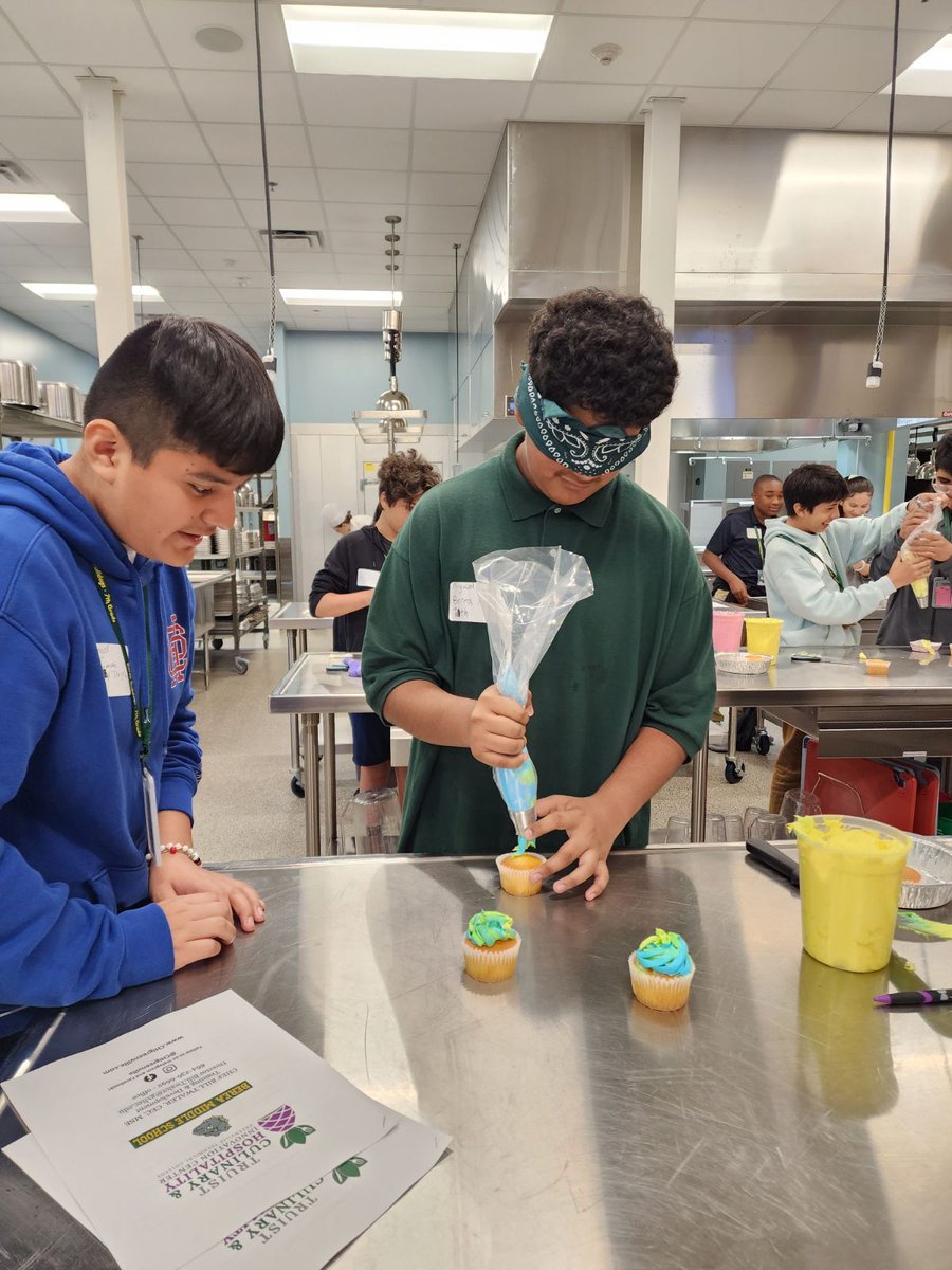 BereaBulldogsMS's tweet photo. ๐AVID traveled to the Truist Culinary and Hospitality Innovation Center for their final field trip of the year!
๐งStudents showed off their communication skills by completing in a blindfold cupcake decorating challenge
#lovesupportaccountability #workhardbekind https://t.co/OWM5Igr97r