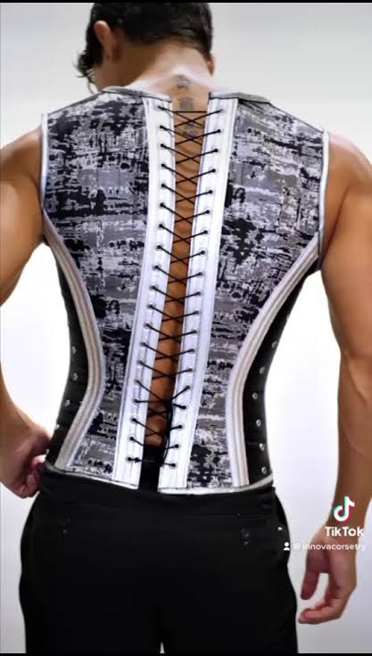 marjiebit's tweet photo. I need a Marco the Phoenix fanart wearing this corset 🥹 please please please please please https://t.co/6ENq9vyY3p