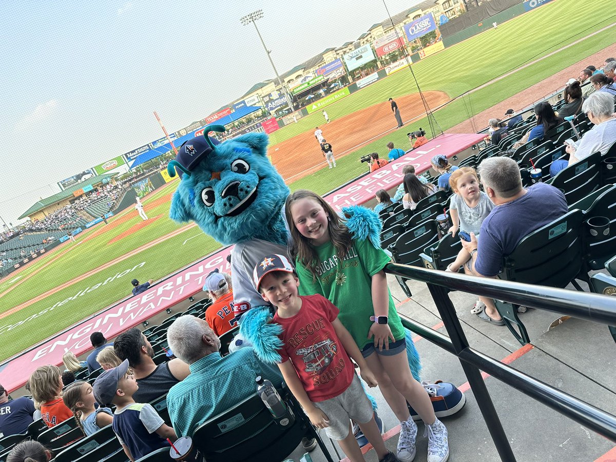 SEMorvant's tweet photo. Loved hearing the @SME_Sparklers sing the national anthem at the Space Cowboys game tonight! Also got to the see the @DHS_Vikings academic decathlon state champs recognized! https://t.co/YIuhU4pt7f