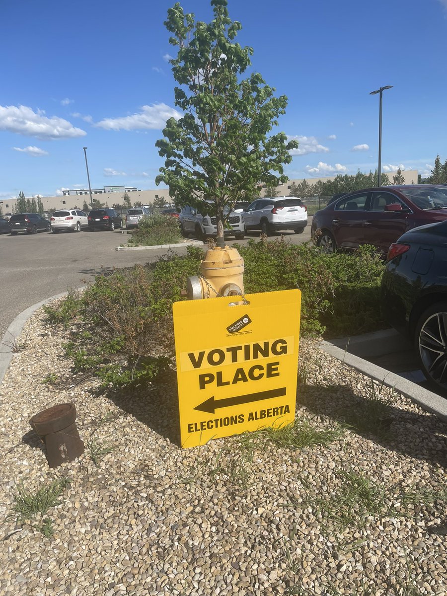 Excited to be a proud participant in Canada's democratic society! Just cast my vote in advance for the upcoming Alberta Elections. Wishing good luck to @RachelNotley  for a successful majority! 🗳️🇨🇦 #CanadianDemocracy #ExerciseYourVote #AlbertaElections #NDP2023