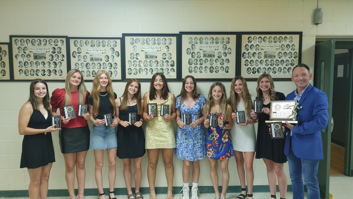 Congrats to Lillie Webb, Tabbi Courts, Brady Sterbling, Hayden Shields, Hayden Setty, Peyton Thomas, Brooklyn Turner, Emma Sandker and Halle Hehemann! Also Coach of Year Shane Mays!