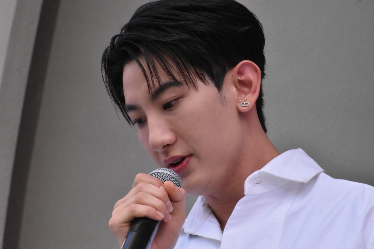 entaro_sanroku's tweet image. タイ沼の先輩の皆さんおはようございます!🙏今日のタイフェス写真おすそ分けはToptapくんから!
そしてやっぱり靴を撮ってる(笑)
#Toptap #タイフェスティバル東京2023