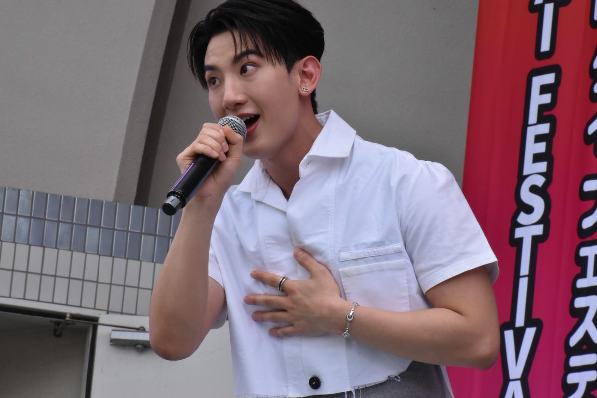 entaro_sanroku's tweet image. タイ沼の先輩の皆さんおはようございます!🙏今日のタイフェス写真おすそ分けはToptapくんから!
そしてやっぱり靴を撮ってる(笑)
#Toptap #タイフェスティバル東京2023