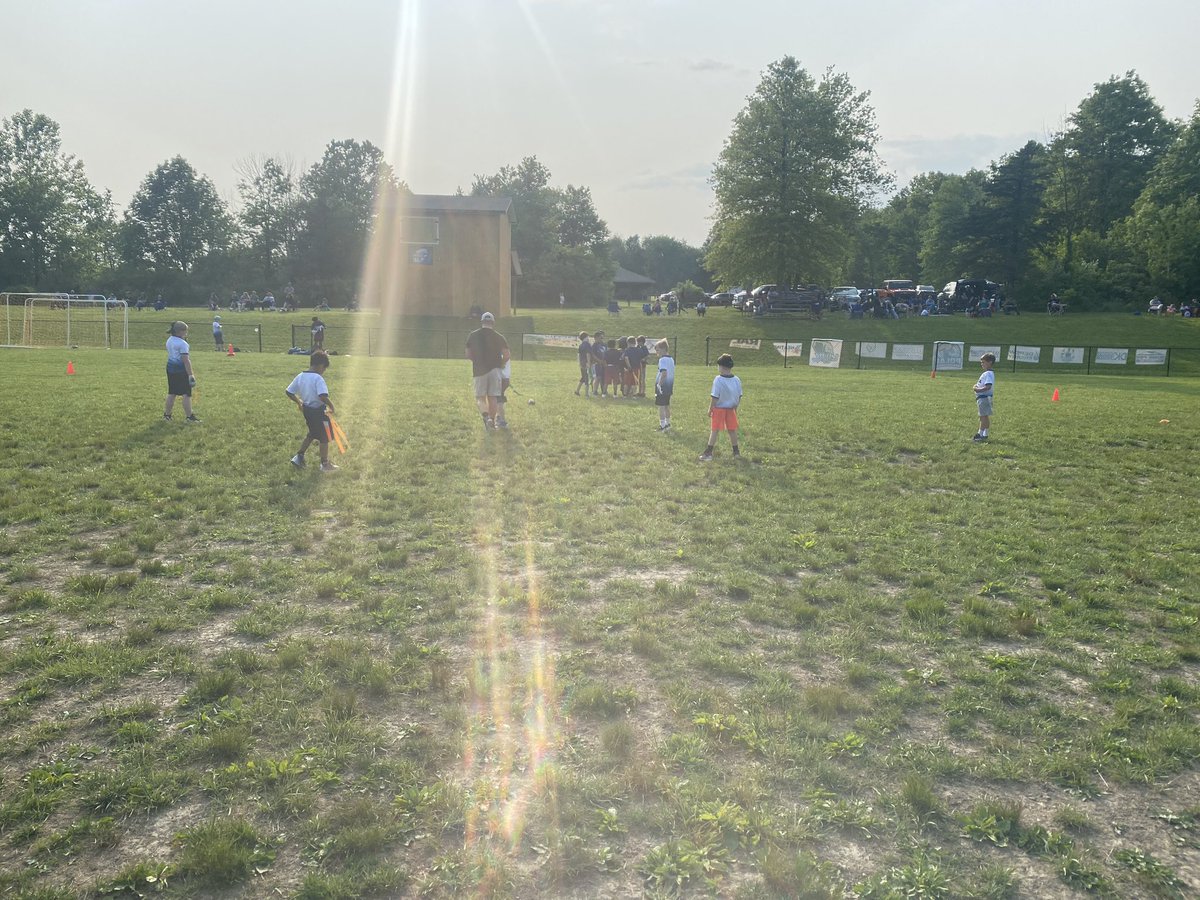 WallkillFB's tweet photo. ANOTHER GREAT NIGHT AT OUR YOUTH FLAG FOOTBALL LEAUGE!
MANY FUTURE PANTHERS DISPLAYING THEIR SKILLS AND GETTING COACHED UP! DONT FORGET TO HIT OUR YOUTH CAMP JUNE 14TH
#THEFUTURE
#HAILTOWALLKILL https://t.co/a7cPCUC9DQ