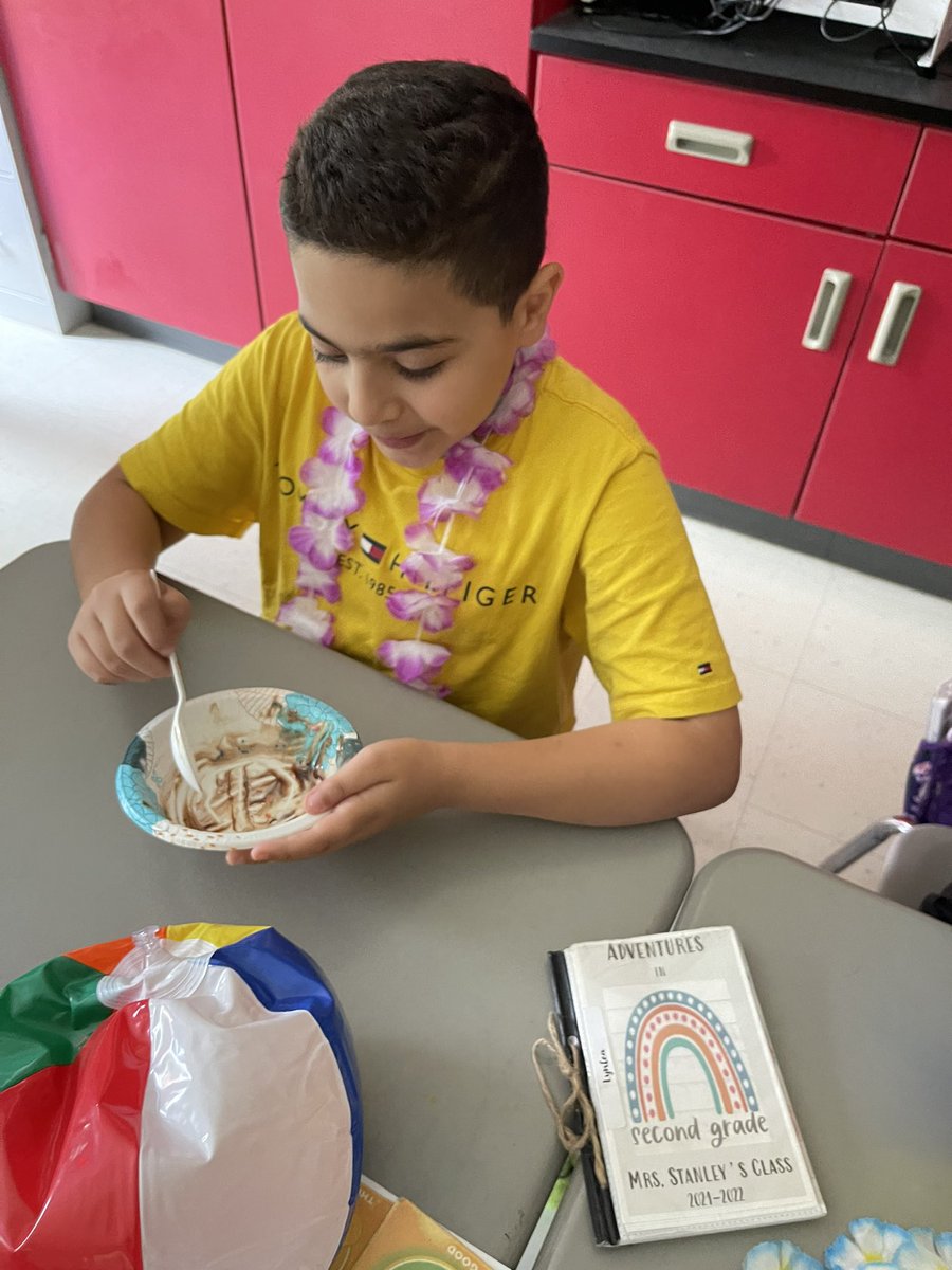 Ice cream and beach day to celebrate it almost being summer break!!🎉