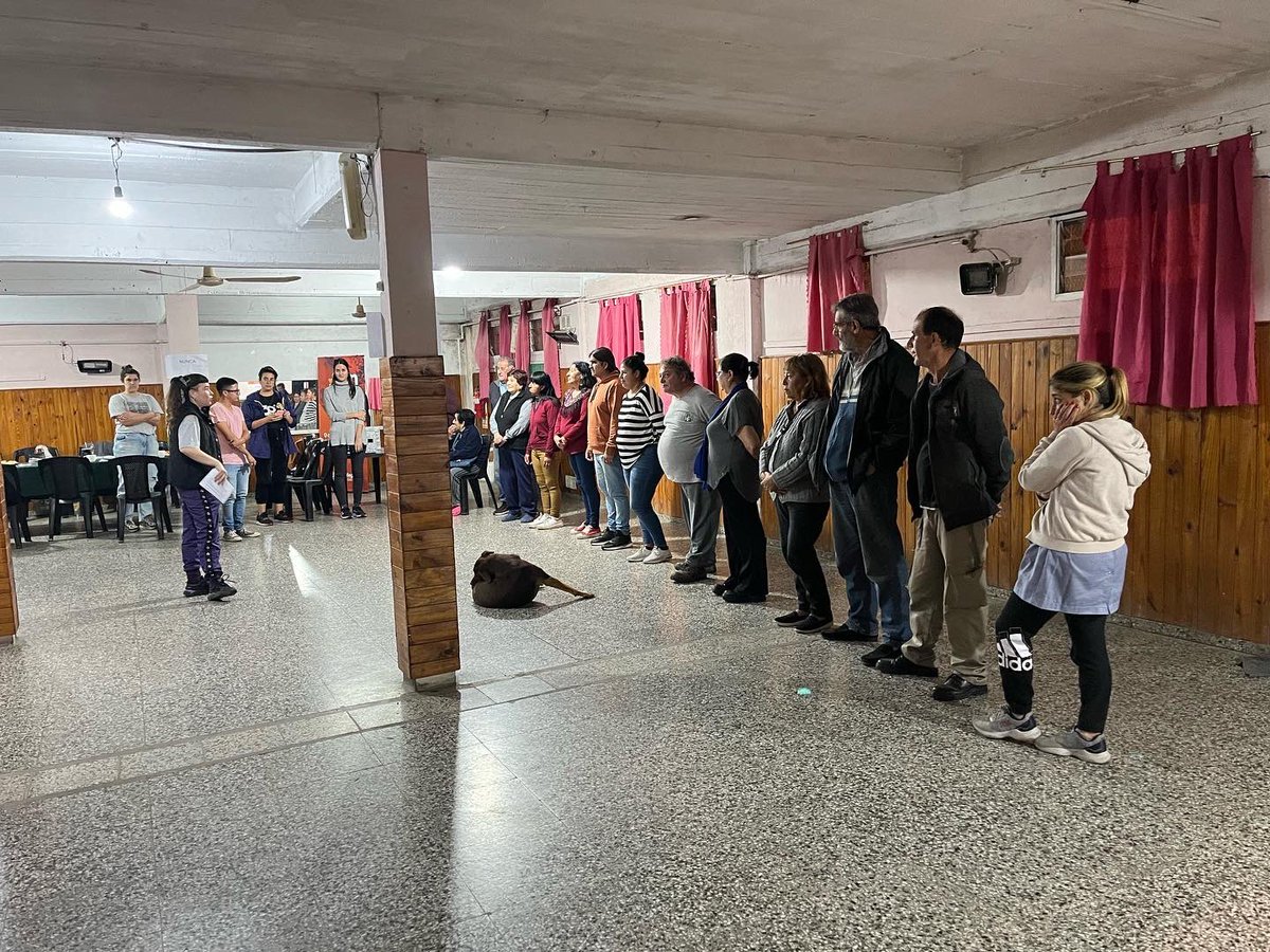 TevezFernando's tweet photo. •Cultura Colectiva en San Juan 🎨🖼️🖌️

Hoy junto a vecinos , artistas y referentes del Barrio tuvimos el primer encuentro junto al área de cultura colectiva de  @culturabe  gracias por venir a nuestro Barrio.
• Estos encuentros nos permiten fortalecer y enriquecer lazos ❤️ https://t.co/aYEs1dfiKG