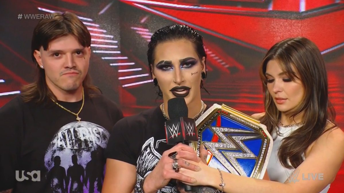 RingRustReviews's tweet image. 100% thought @RheaRipley_WWE  had "DOH" written on her face before I realised!😂 #WWERaw