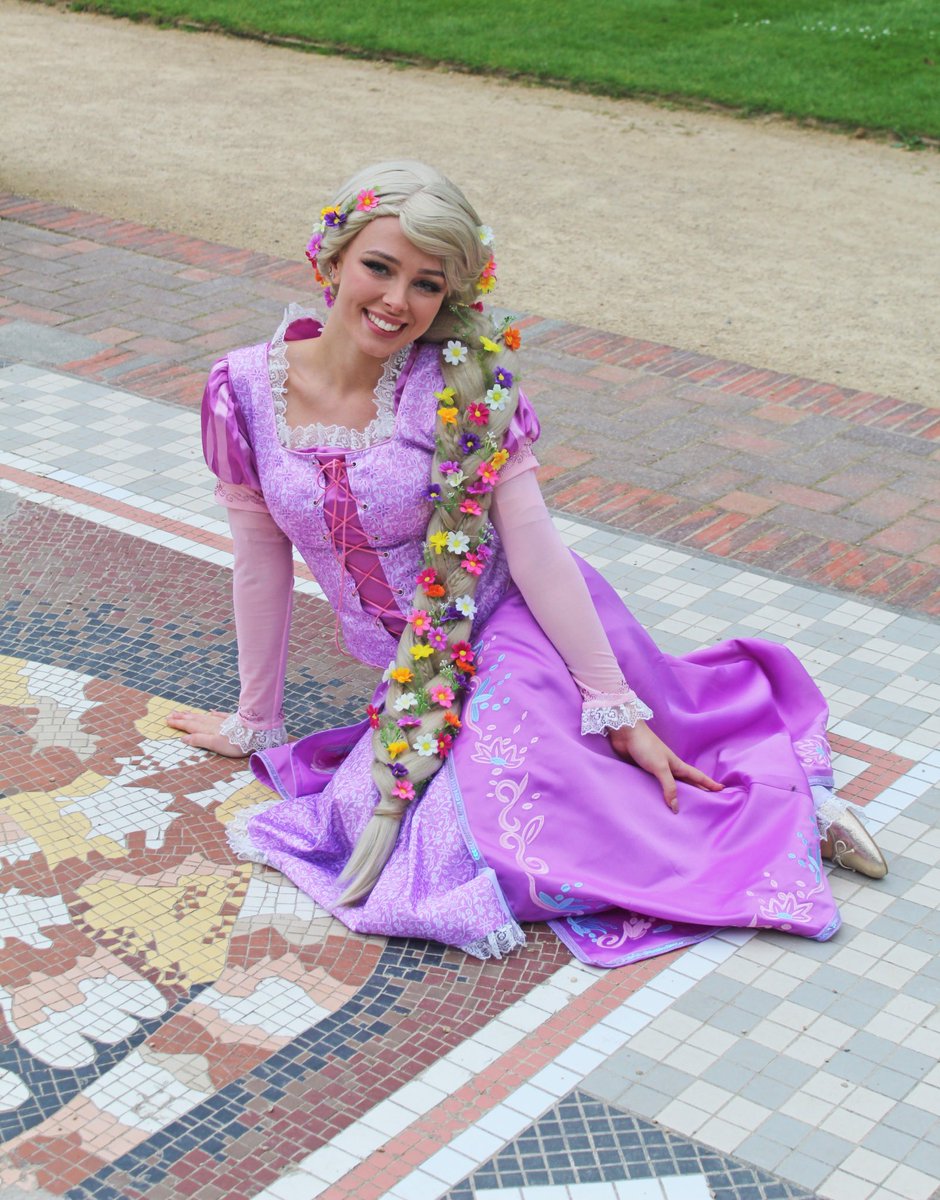estellahime's tweet photo. when will my life begin~? 👑

#tangled #rapunzel #disney #disneyprincess #DisneyWorld #princess #cosplay #princesscosplay https://t.co/U2dpMXiRPh