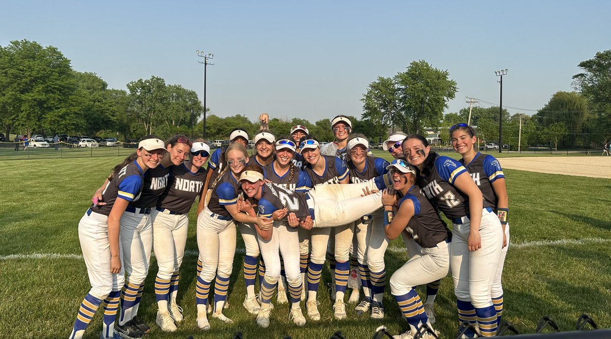 Fly the W! Falcons are playing on Saturday! 5-0 over Waubonsie &amp; <a href="/mkading7/">Monica Kading</a> breaks the school record for stolen bases! 4th was a busy one. <a href="/MacyPomatto/">macy pomatto</a> got the hits started w/ <a href="/mkading7/">Monica Kading</a>, <a href="/anniesulls7/">annie sullivan</a> &amp; <a href="/GrantzMakayla/">Makayla Grantz 2025</a> driving in runs <a href="/ErinMetz7/">Erin Metz</a> in the ⭕️ with 11K’s! <a href="/AthleticsWNHS/">WNHS Athletics</a>