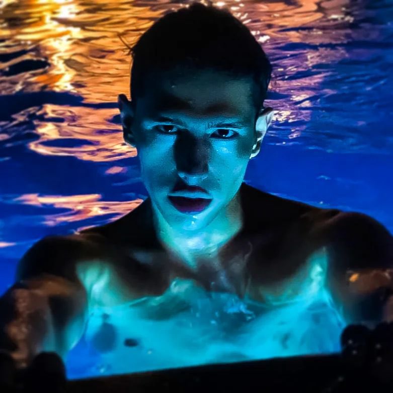 Sebastián Farelo (Latingogoboys) on Twitter: "Put your eyes on me💙"