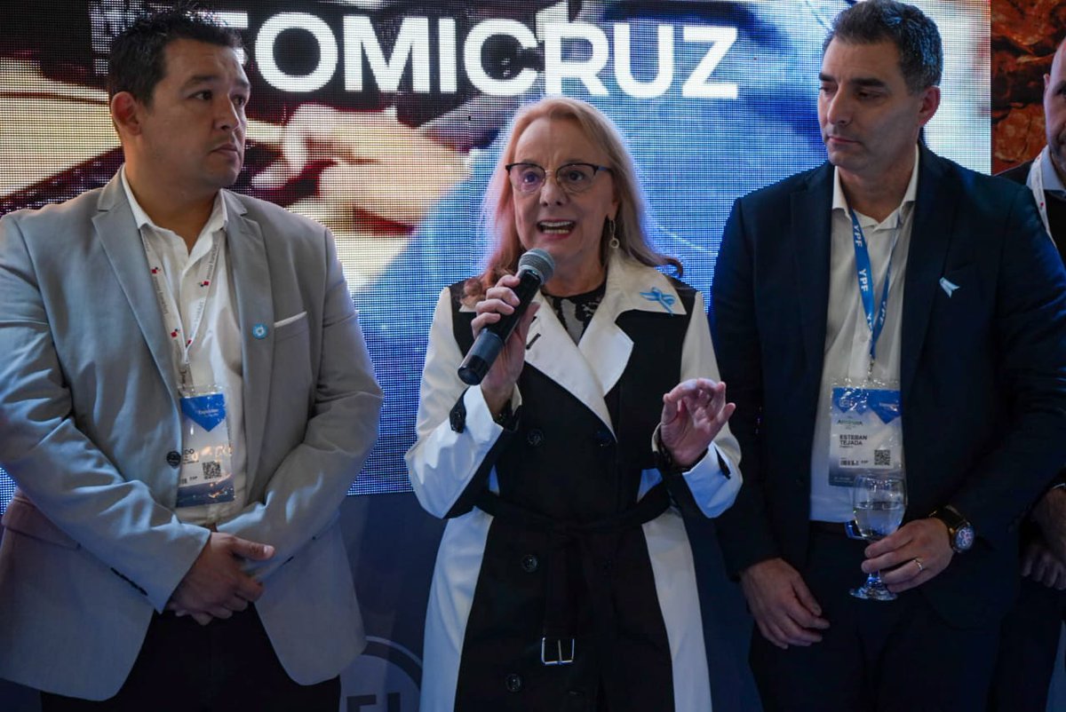 El modelo de minería santacruceño presente en <a href="/ArmineraExpo/">Arminera</a> . Con cuidado del ambiente, con licencia social, trabajamos fuertemente en conjunto con todos los sectores, los sindicatos, las Pymes, los distintos entes que hacen a la movilización y diversificación de la economía.