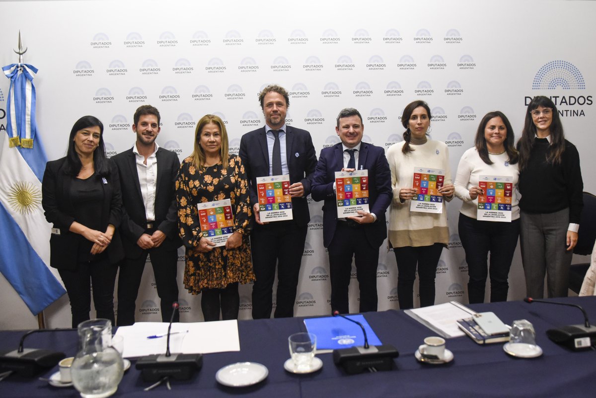 ⏺| “LA AGENDA 2030 EN LA LEGISLACIÓN ARGENTINA”

La Dirección General de Ambiente y Desarrollo Sostenible de la Cámara presentó el informe sobre los avances en materia legislativa vinculados con los 17 ODS de la Agenda 2030.

▶ bit.ly/INFORME23M

#40AñosDemocraciaSiempre