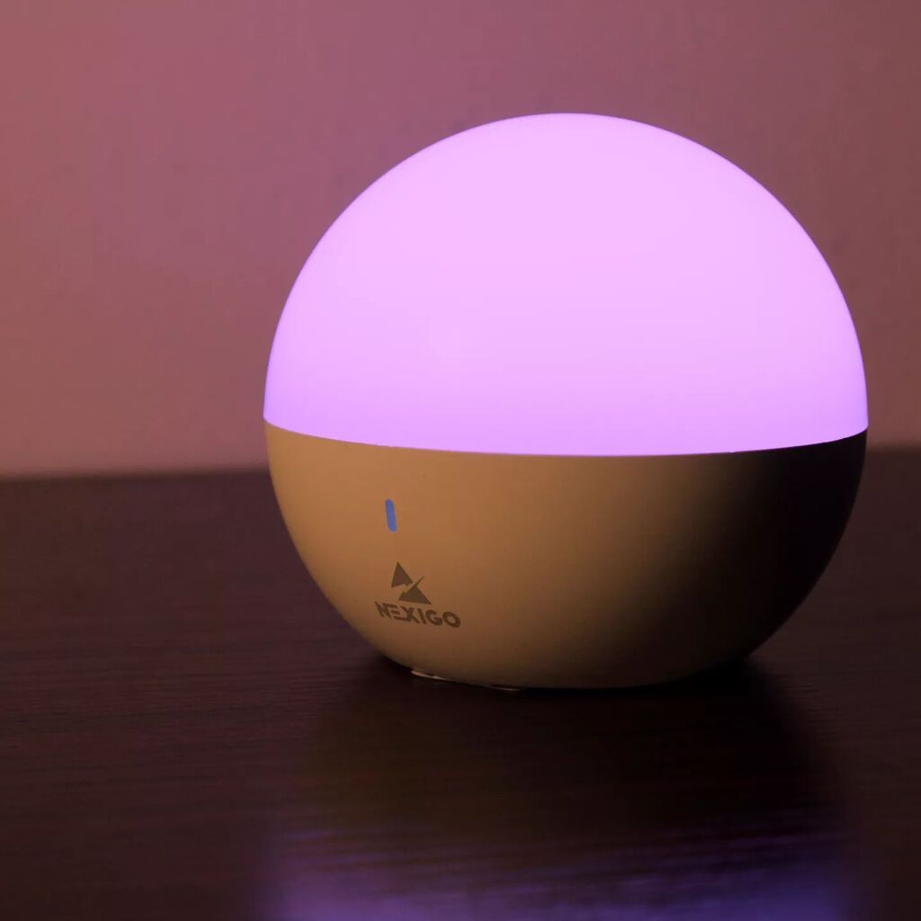 letsnexigo's tweet photo. Add a little color to your setup with our LT21 Night Light 🤩 

#rgblights #nightlights #letsnexigo #wfhsetup #wfh #gaming #gamingsetup #techaccessories #colorlights #deskaccessories https://t.co/8N5F1ma0Mh
