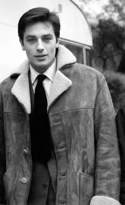 ...that sheepskin coat is 🔥🔥
#TCMParty #OnceAThief ^JW