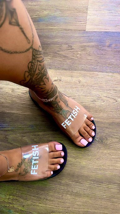 . @BlancoMamii #teamprettyfeet #teamprettytoes