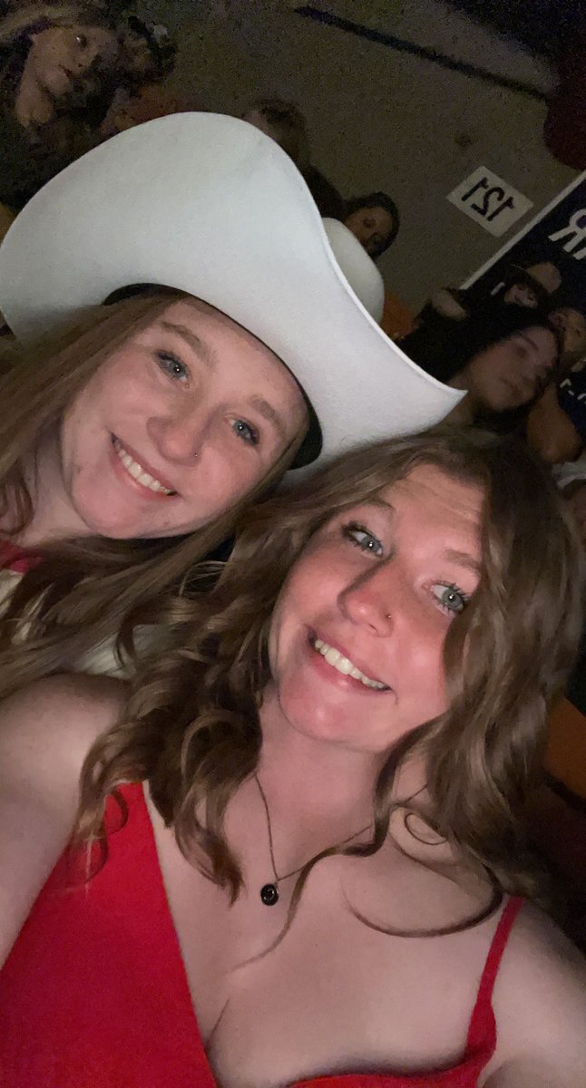 So proud of my “babies”!! Still in disbelief they just finished their Freshman year of College!! 
💛#StingEm💙 👍🏼#GigEm👍🏼