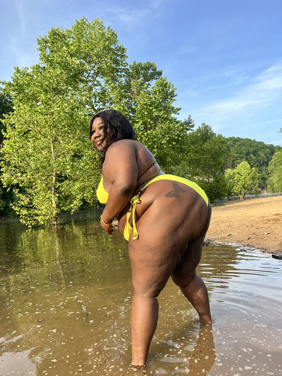 britsoactivee's tweet photo. Lake days.. https://t.co/t2xN6puWLk