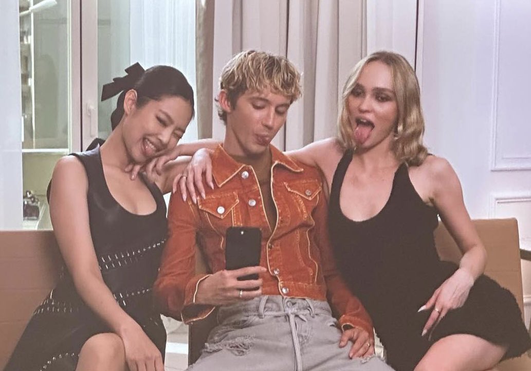 jnsource's tweet photo. this trio 🖤 https://t.co/ri0B8bytD3