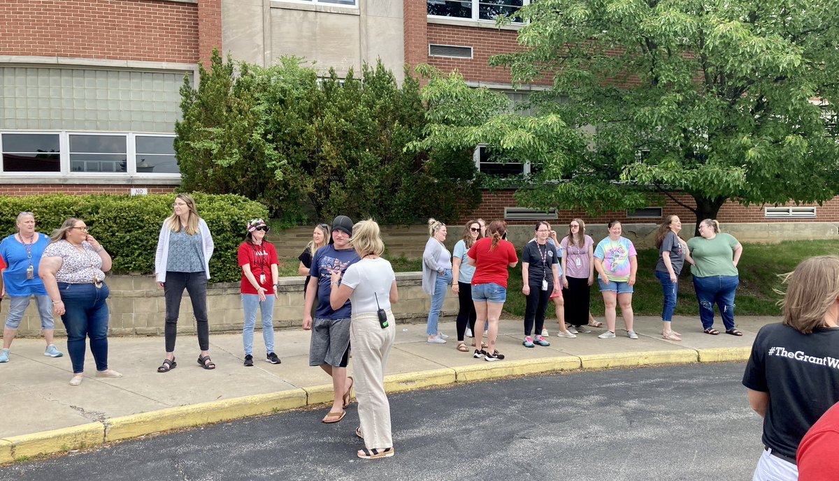 The staff gathered outside (bus & car loops) to wave goodbye to the students as they head home for the summer!  
#TheGrantWay #WERPrexies