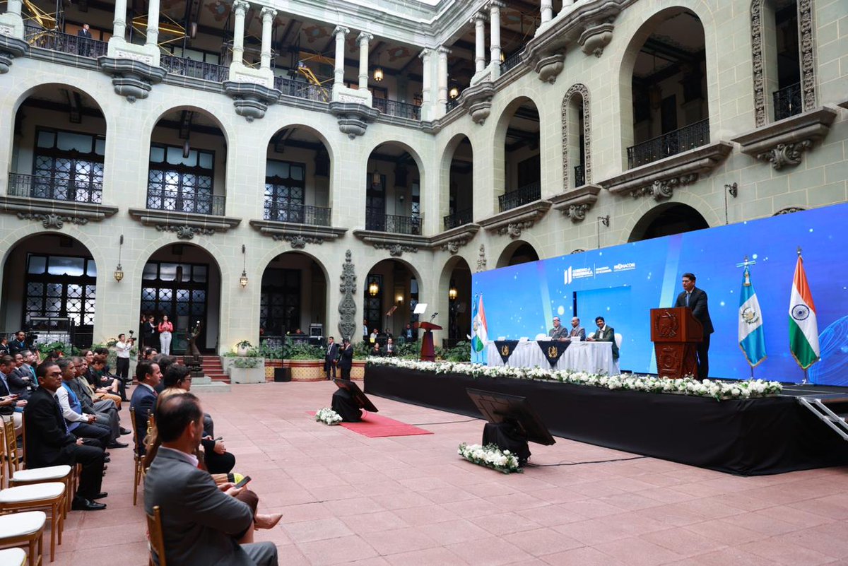 PRONACOMGT's tweet photo. "A través de la estrategia #GuatemalaParaElMundo Despegue de la Economía 2023 continuamos posicionando a 🇬🇹 como un actor clave en la región y con la confirmación de inversiones como #PakkaInc seguimos avanzando hacia más oportunidades para los guatemaltecos" Min. #JanioRosales https://t.co/fZVk2m9fAu