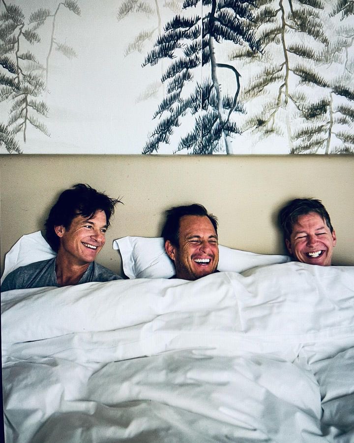 CentralBateman's tweet image. 📸 | Jason Bateman, Will Arnett e Sean Hayes passando para dizer que #SmartLessOnTheRoad já está disponível na HBO Max. 

Só ma coisinha… está simplesmente incrível, o melhor trio que vocês vão ver. ❤️