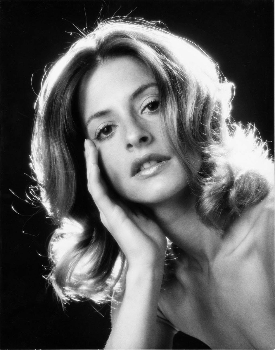 iShowTunes's tweet photo. #PattiLuPone- Photographed in August 1975 when she was a member of #JohnHouseman's #TheActingCompany, a Nationally Touring Repertory Company. (Photos by #JackMitchell/#GettyImages) https://t.co/i39ZoM3yk3