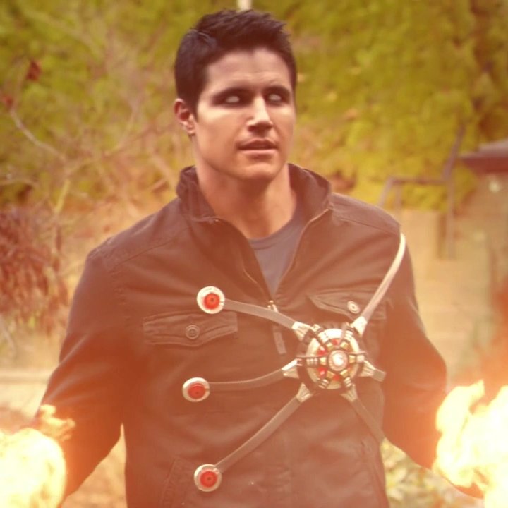 Beyond_TLOU's tweet photo. For #RonnieRaymond, he had to be separated from Caitlin for a while in order to understand the predicament that he is in with #MartinStein before fully becoming #Firestorm https://t.co/NkqILCJMAt