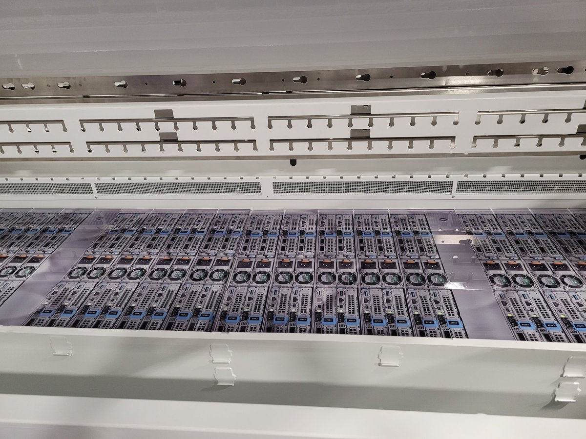 Pretty impressive display at #DellTechWorld of Liquid Immersion Cooling technology from Green Revolution Cooling aka GRC. @GreggPTX shows off the goods! <a href="/DellTechPartner/">Dell Technologies Partners</a> #Iwork4Dell