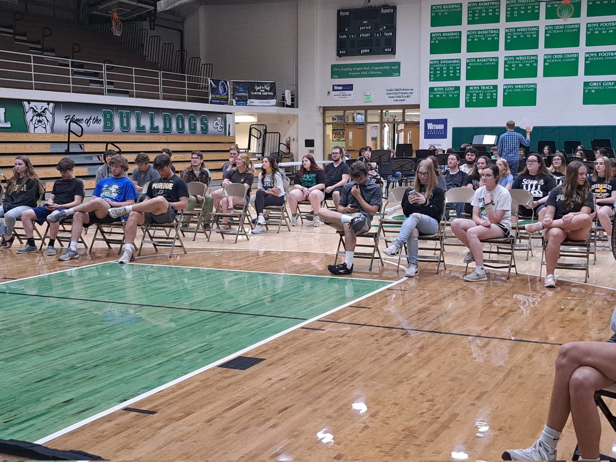 JerraKlassen's tweet photo. It's been a wonderful last day with my Bulldog students. Thank you for letting me be your counselor and for being amazing kids! Love you all, have a great summer, make smart choices. https://t.co/uoLGLaaad5