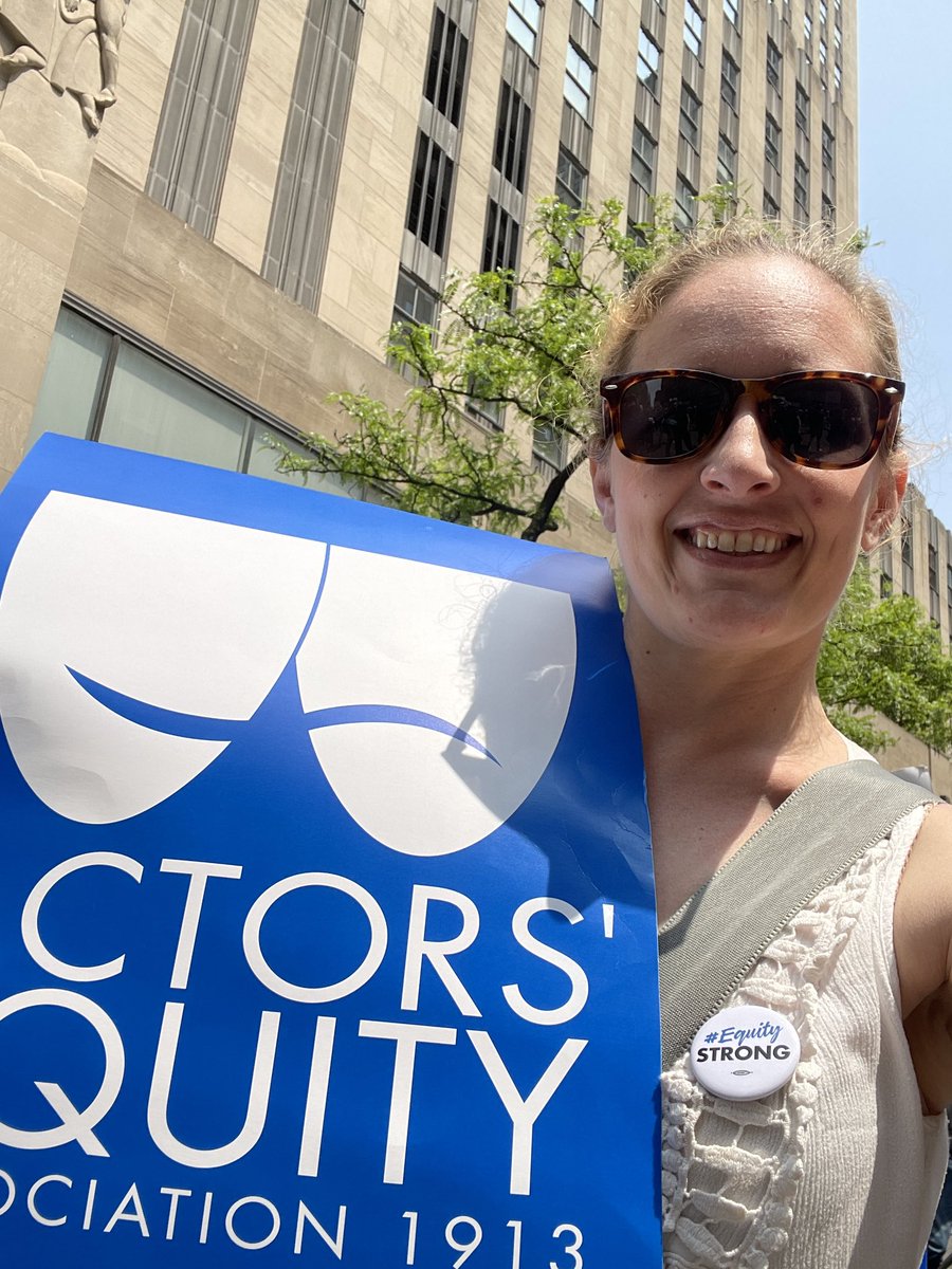 Incredible to see so many unions turn out in solitary with the @WGAEast today. #RallyattheRock #UnionStrong @ActorsEquity #WGA #Teamsters #SAG