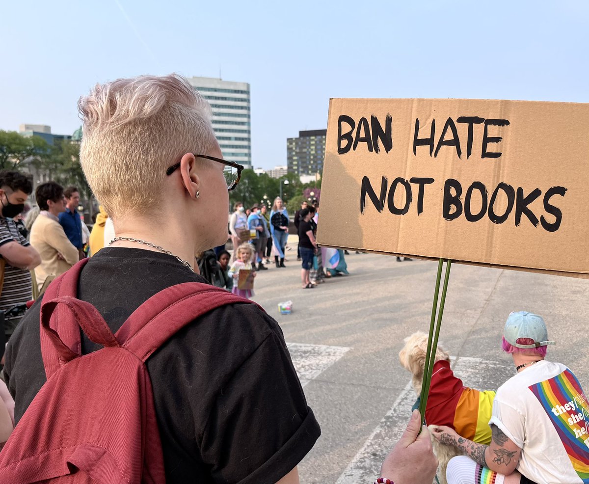 macintoshmaggie's tweet image. Roughly 200 people showed up to tonight’s rally against book bans on the leg grounds #mbed #wfp