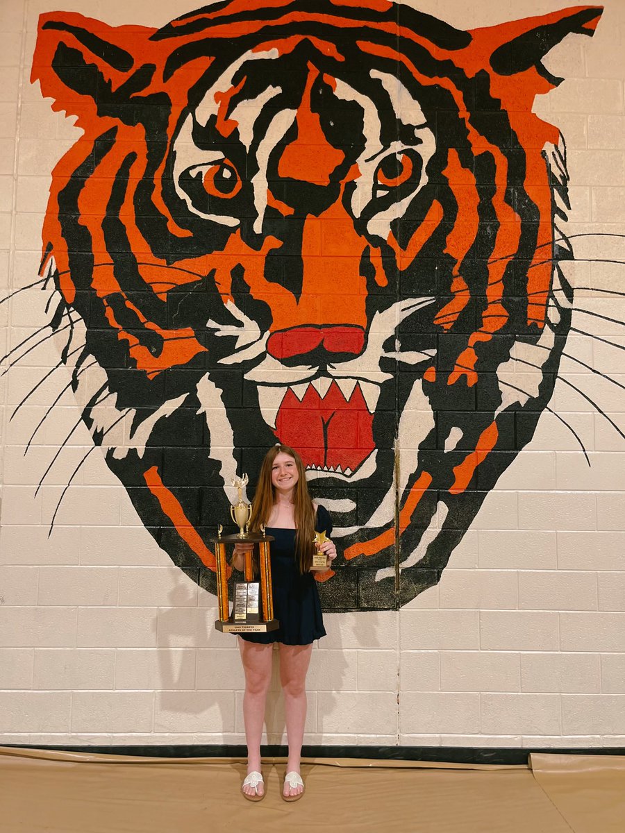 UnityLuke2627's tweet photo. Congratulations Emmy Luke #12 for receiving Female athlete of the year, Defensive player for basketball &amp; outstanding leadership for volleyball! Your future is bright! #umatillamiddleschool #athlete #multisports Twitter handle: @emmyluke12 https://t.co/aTEnqpkizA