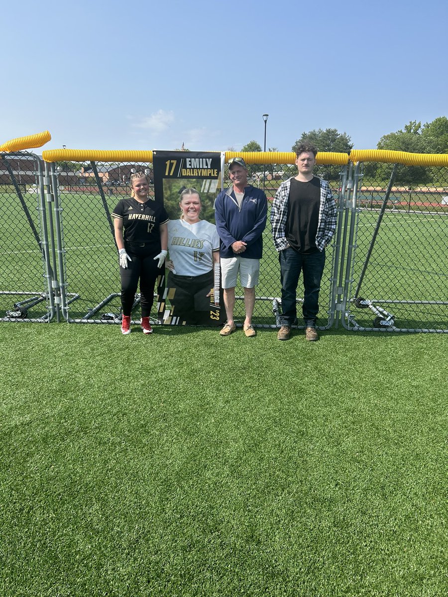 What a great Senior Night! 🥎🟤🟡
Hillies won 20-8 against Norte Dame.